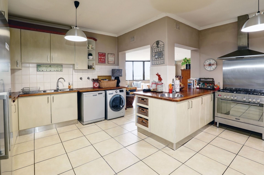 To Let 4 Bedroom Property for Rent in Welgemoed Western Cape